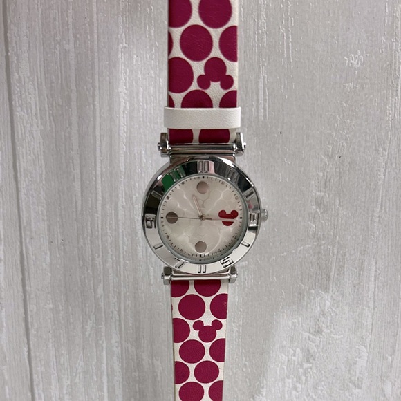 Official Disney Parks wristwatch - Picture 1 of 8